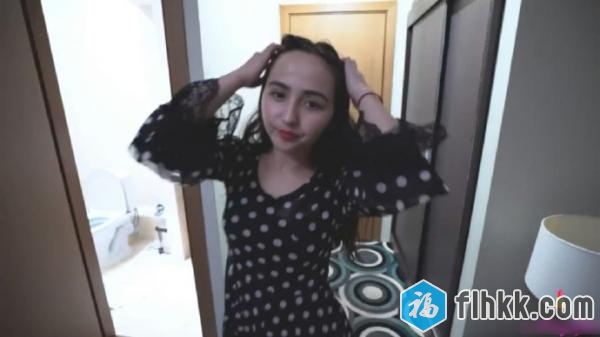 混血大眼小仙女黑丝波点装扮沉迷吃鸡-福利好好看