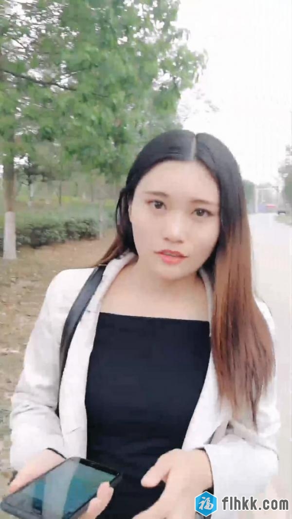 路边搭讪美女加微信相约到旁边的小树对白清晰高清无水印-福利好好看
