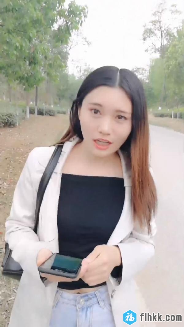 路边搭讪美女加微信相约到旁边的小树对白清晰高清无水印-福利好好看