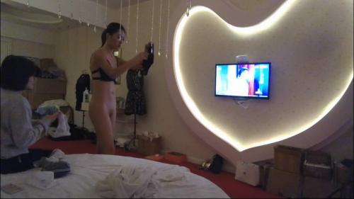无良摄影师协同女助理TP高挑美女平面模特拍广告换内衣1080P超清[1V]-福利好好看