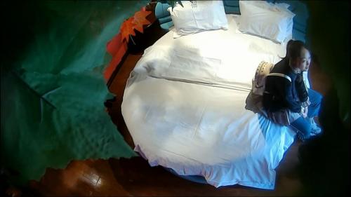美女开房男说你胸前挂了2个大白兔害羞的被连操2次美女说我要回家-福利好好看