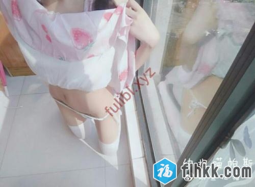 @幼鱼抱猫-窗前羞耻play 无修正原版[25P+4V/24M]-福利好好看