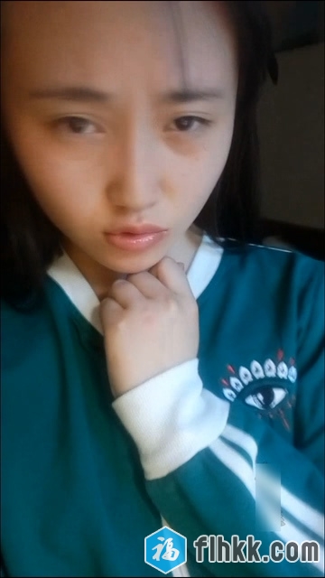 清纯外表艺校妹子穿着运动服自导自演，把衣服脱了让导演看身材[63MB]-福利好好看