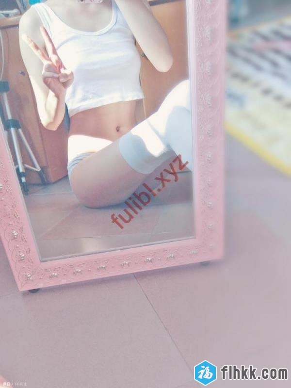 网红少女@林秋麦?-蓝白小背心 无修正原版[21P/7M]-福利好好看