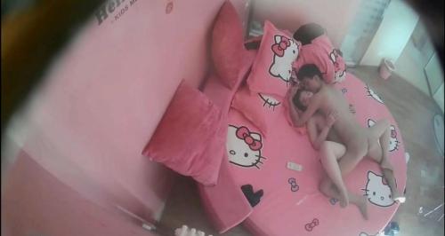 大学美女装清纯不配合被男友扯掉裤子强行进入男的一动就啊啊大叫-福利好好看