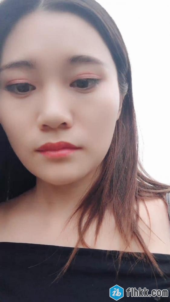 网红刘婷剧情演绎勾引无事溜达的大叔路边草地上-福利好好看