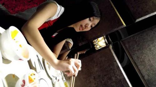 年轻貌美的气质长发美女和朋友一起去KTV海歌玩游戏时喝多了被带到酒店玩[1V]-福利好好看