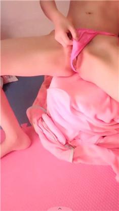 主播可爱型，妹子的身体，咪咪好光滑 露奶露逼诱惑直播-福利好好看