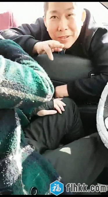 专搞户外直播大胸美女主播兔姐路上被大叔跟踪啪对白精彩[1V]-福利好好看