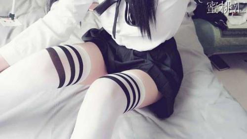 网红少女私人玩物白袜高校装[63P+1V/250M]-福利好好看