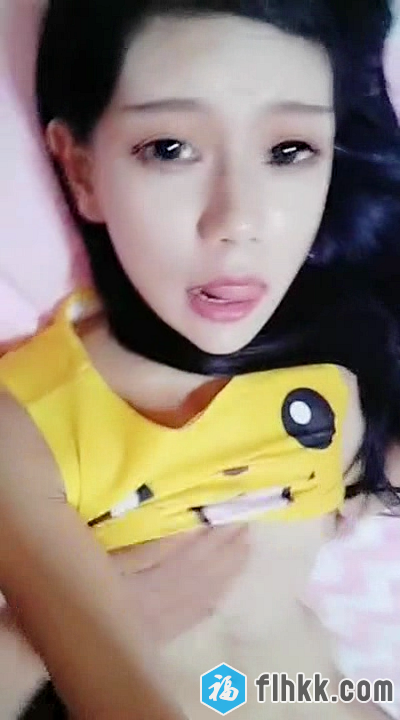 刚成年就要直播挣钱的勤奋小美眉镜头前卖力演出第二天就给老爸抓回去了！她baba应该也是他的观众之一！[1.13G]-福利好好看