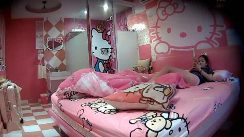 翘臀性感的大学美女被男友爆插一次洗完澡换上睡衣又被拉床上猛操-福利好好看
