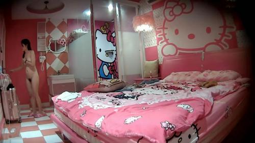 翘臀性感的大学美女被男友爆插一次洗完澡换上睡衣又被拉床上猛操-福利好好看