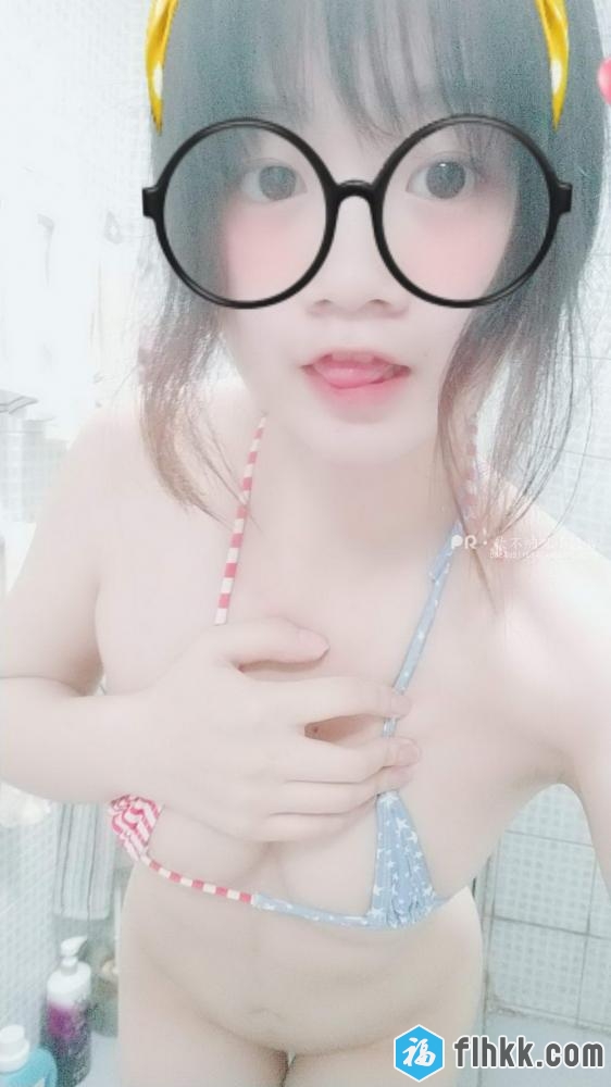 软不呐叽小怪兽–超小比基尼来一发[12P3V]-福利好好看