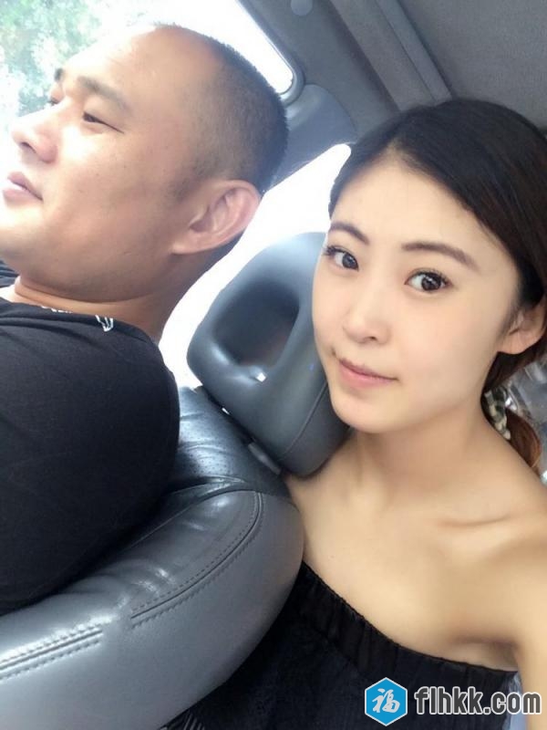百度云泄密流出高颜值美女和中年男激情男主长得像前阵子很火X哥-福利好好看