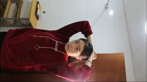 样子清纯小嫩模黑丝制服情趣内衣拍写真被摄影师潜规则吹箫玩逼逼-福利好好看