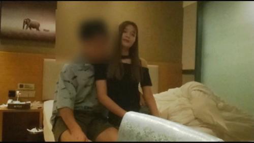 牛仔短裤翘臀美女被男友操的时间太久不让干了尤其是后插边干边拍-福利好好看
