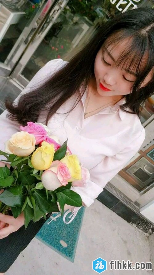 96年网红小美女和土豪粉丝酒店约啪自拍流出发育的很不错一对巨乳-福利好好看