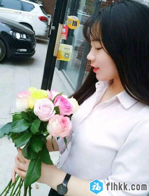 96年网红小美女和土豪粉丝酒店约啪自拍流出发育的很不错一对巨乳-福利岛