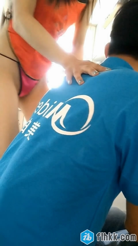 剧情演绎网红美女家里冰箱坏了找维修员上门修理主动勾引赖赖唧唧很饥渴求在厨房操她抱起来干呻吟给力对白淫荡[350MB]-福利好好看