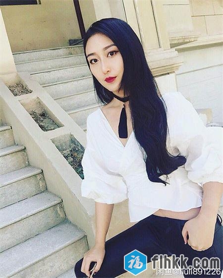 看起来很女神实际很骚的冷艳大美女刘馨予大尺度裸露挑逗视频流出[1V/129M]-福利好好看