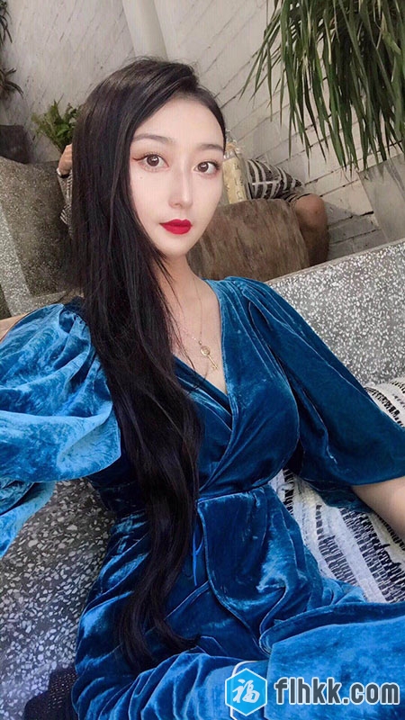 看起来很女神实际很骚的冷艳大美女刘馨予大尺度裸露挑逗视频流出[1V/129M]-福利好好看