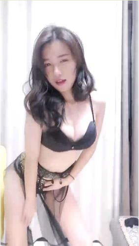 高颜值美女主播菲菲舞女装扮脱衣舞诱惑道具大秀[1V]-福利好好看