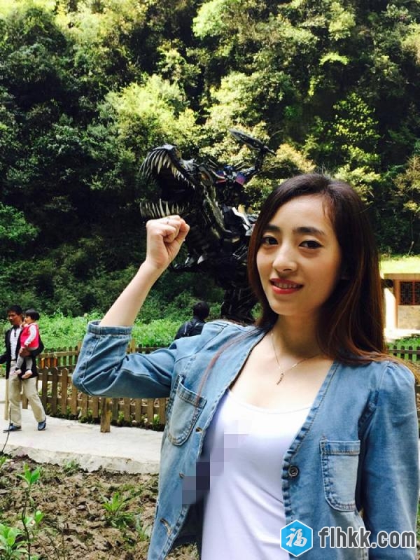 精品自拍-某地性感漂亮的白领美女握着男同事的大长屌爱不释手不停玩弄,口爆后又换上性感情趣服让操逼!国语!-福利好好看