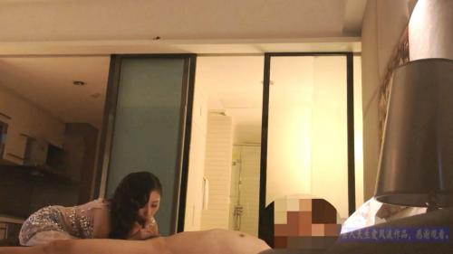 气质卷发良家美乳性感少妇800元上门服务,长裙开档黑丝诱惑,男的连干2次后还不让美女走又在腿上射了一次!-福利好好看