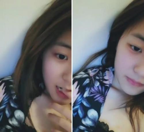 长相甜美身材苗条小美女第二部 床上慢慢脱掉衣服手指扣逼 微毛BB粉嫩很是诱惑喜欢不要错过-福利好好看