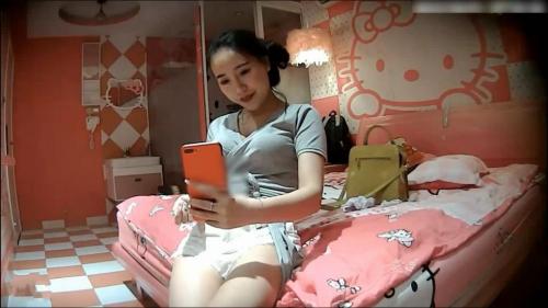 特色酒店偷拍高挑性感的大长腿美女竟被猥琐大肚男给操了,开始美女还不同意反抗,插进去后就屈服迎合,可惜了!-福利好好看