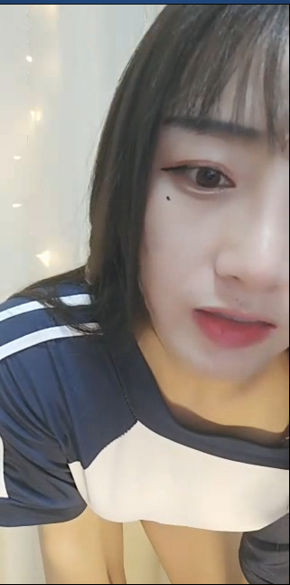 年轻貌美清纯妹子初音i一多自慰大秀 身材苗条插穴自慰 饮水白浆流了不少-福利好好看