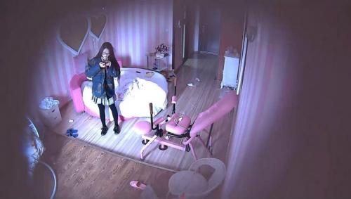 特色宾馆偷拍外表清纯漂亮的大学美女和热恋中的男友啪啪,美女真浪把男友鸡鸡玩硬后求操,干了3次,真能叫!国语!-福利好好看