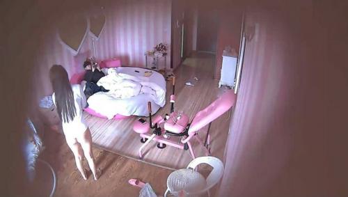 特色宾馆偷拍外表清纯漂亮的大学美女和热恋中的男友啪啪,美女真浪把男友鸡鸡玩硬后求操,干了3次,真能叫!国语!-福利好好看