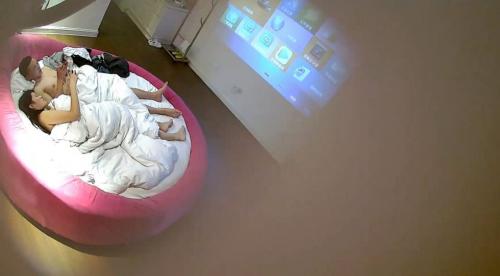 高挑性感的长发美女和网友宾馆见面,开始2人比较拘束,后来把美女扑倒各种干,女说：天啊,我不想做了,别这样,好痛!-福利好好看