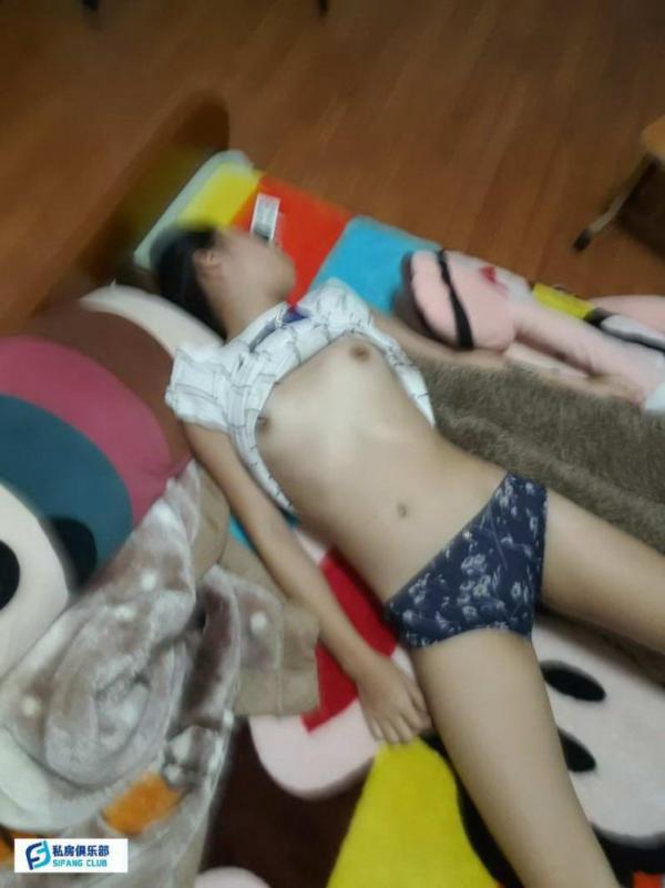 99年鲜肉小妹妹在家被迷玩 [37P9V]-福利好好看
