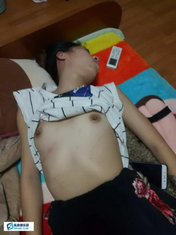 99年鲜肉小妹妹在家被迷玩 [37P9V]-福利好好看