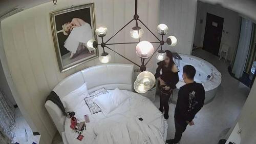 豪华酒店偷拍时尚气质的性感美女和情人酒店私会,2人迫不及待开干,操完一次又一次,太能叫了说:看看能不能怀孕!-福利好好看