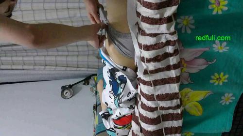 眉清目秀的长发小哥男扮女装下药迷倒Q群认识的女网友带回家玩-福利好好看