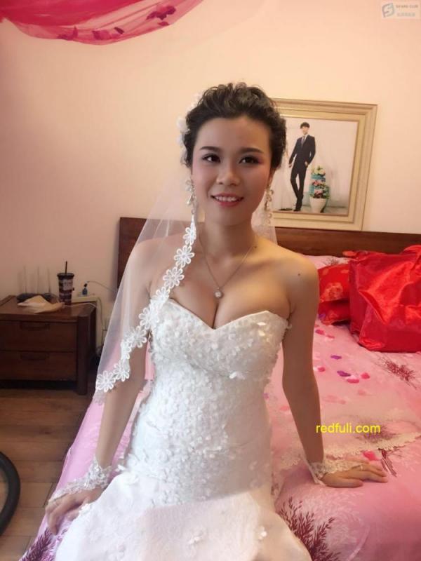 那天大喜干了新娘操了伴娘，一枪战两凤-福利好好看