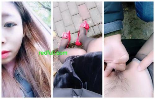 这女主播也太没底线了大白天在公园勾搭个饥渴小哥在路边凳子上搞不时有路人经过-福利好好看