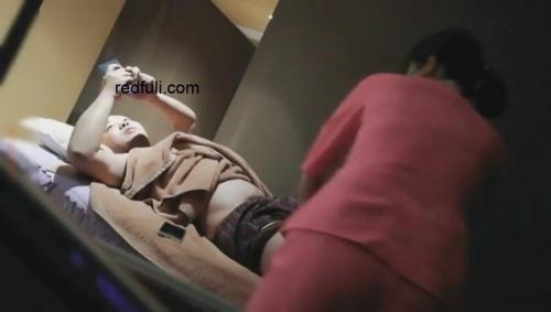 SPA会所男人的天堂偷拍猥琐光头佬大叔做大保健毒龙吹箫一边抽水女技师-福利好好看