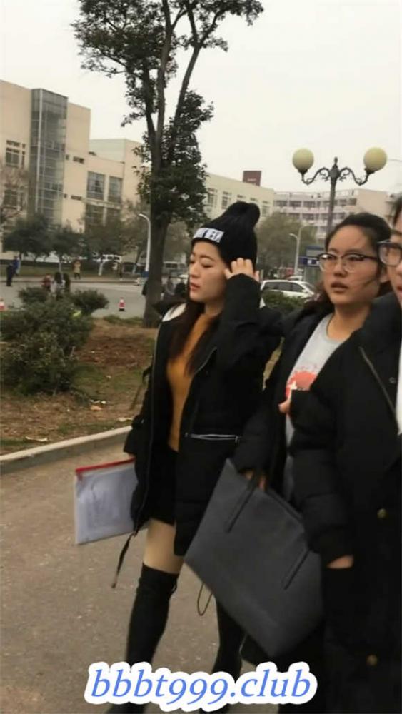 外站流出牛人潜入学院女厕TP为了拍脸不惜跟到操场-福利好好看