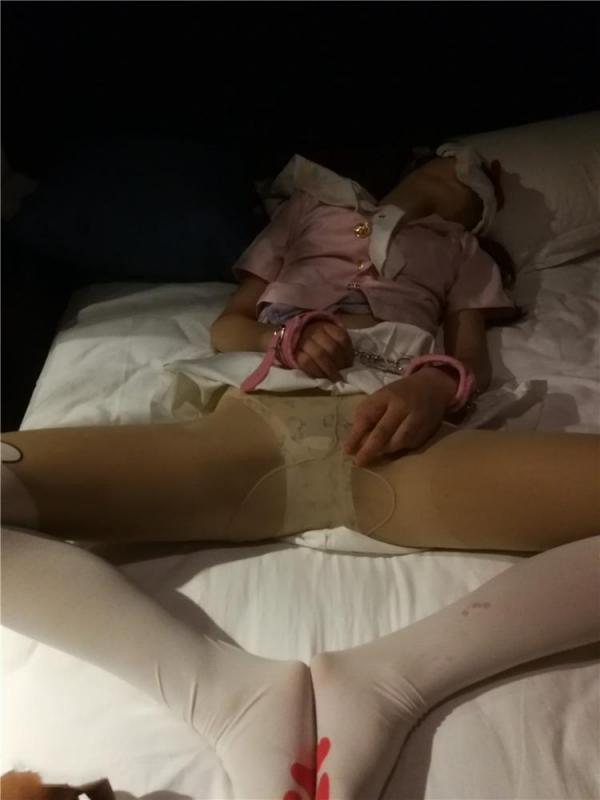 丝袜小女友被下药后随意玩她长腿丝袜美脚！973M-福利好好看