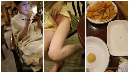 城里人真会玩男主播四哥包了个小姐去温泉度假酒店玩挑了个没人的时候在公众浴池里啪啪-福利好好看