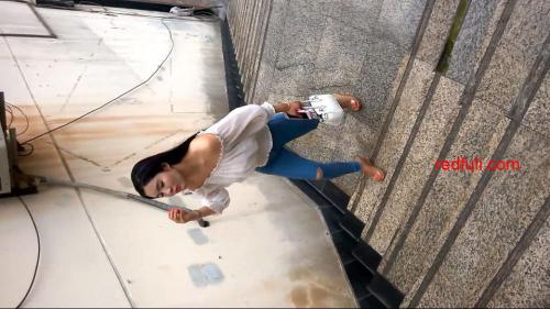 高清偷拍大屁股美女上厕所,追了半天没拍到脸不死心,蹲守楼梯专拍脸-福利好好看