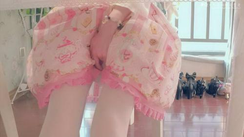 [木花琳琳是勇者]桌下小裙子白丝play![22P2V]-福利好好看