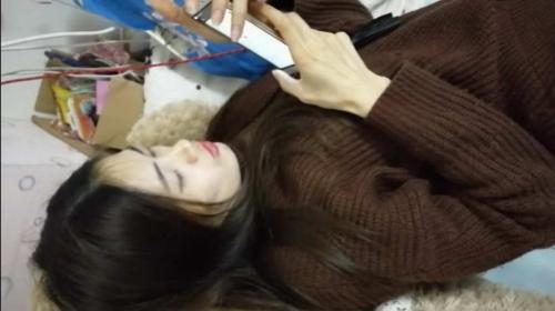 对白精彩苗条白嫩闷骚眼镜女友与同居男友过女神节啪[1V]-福利好好看