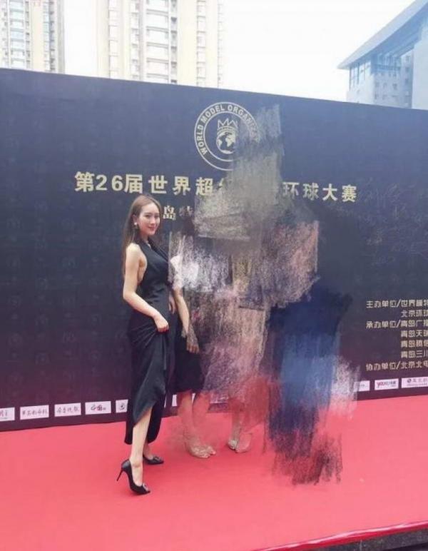 高挑车模毛婷穿著制服红高跟被摄影师在桌子上干玩1080P高清无水印[1V]-福利好好看
