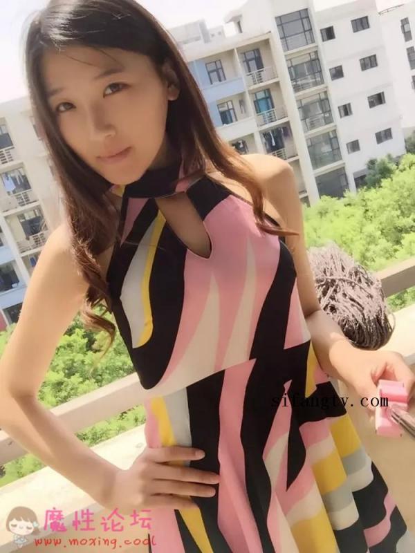 大学萌妹定制zi拍系列2-挺有气质的大学美女 89P+10V-福利岛